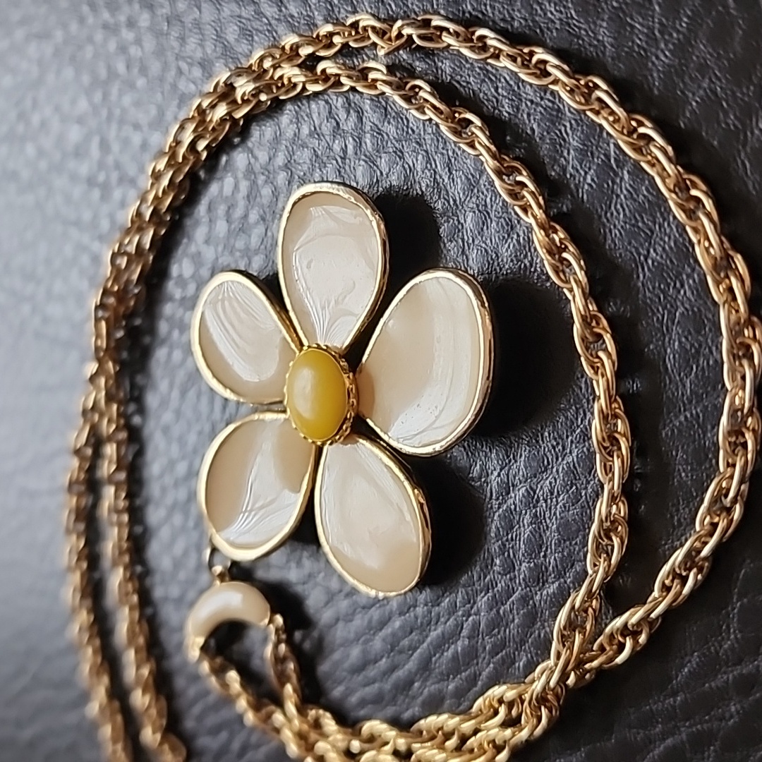 Vtg Necklace